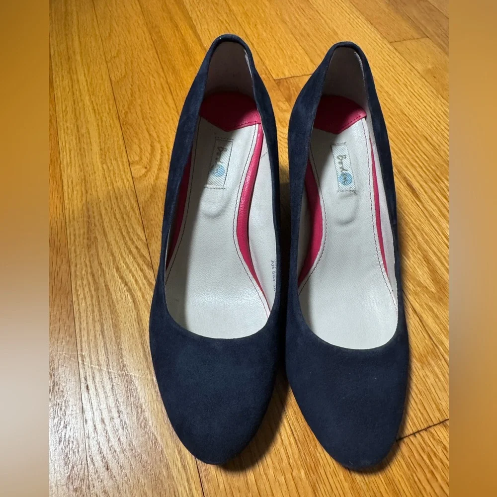 ⭐️HP⭐️ Boden- women’s navy suede shoes with wedge heel. Size 38/7